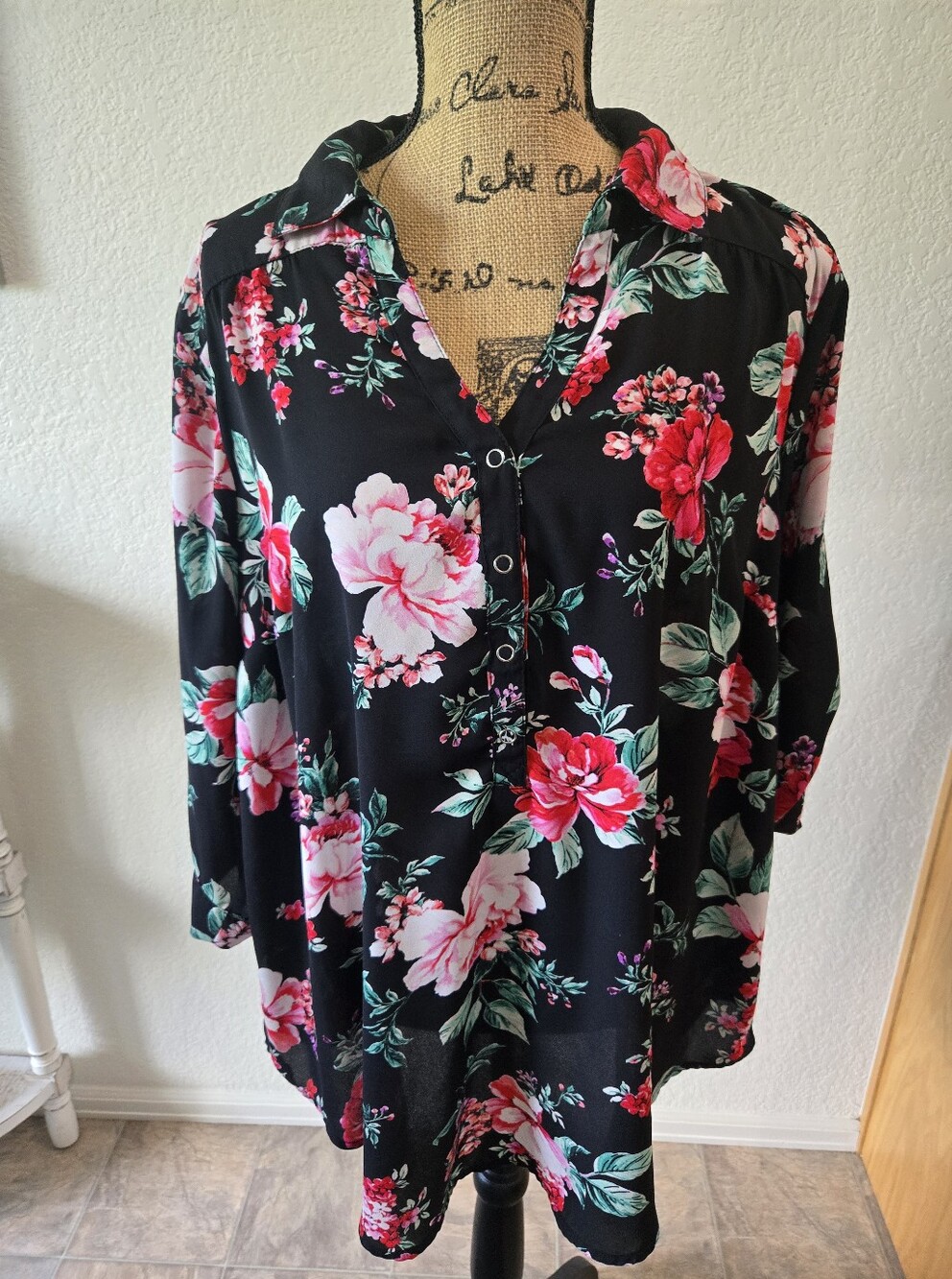 Torrid Women's Black Floral Button-Front Blouse